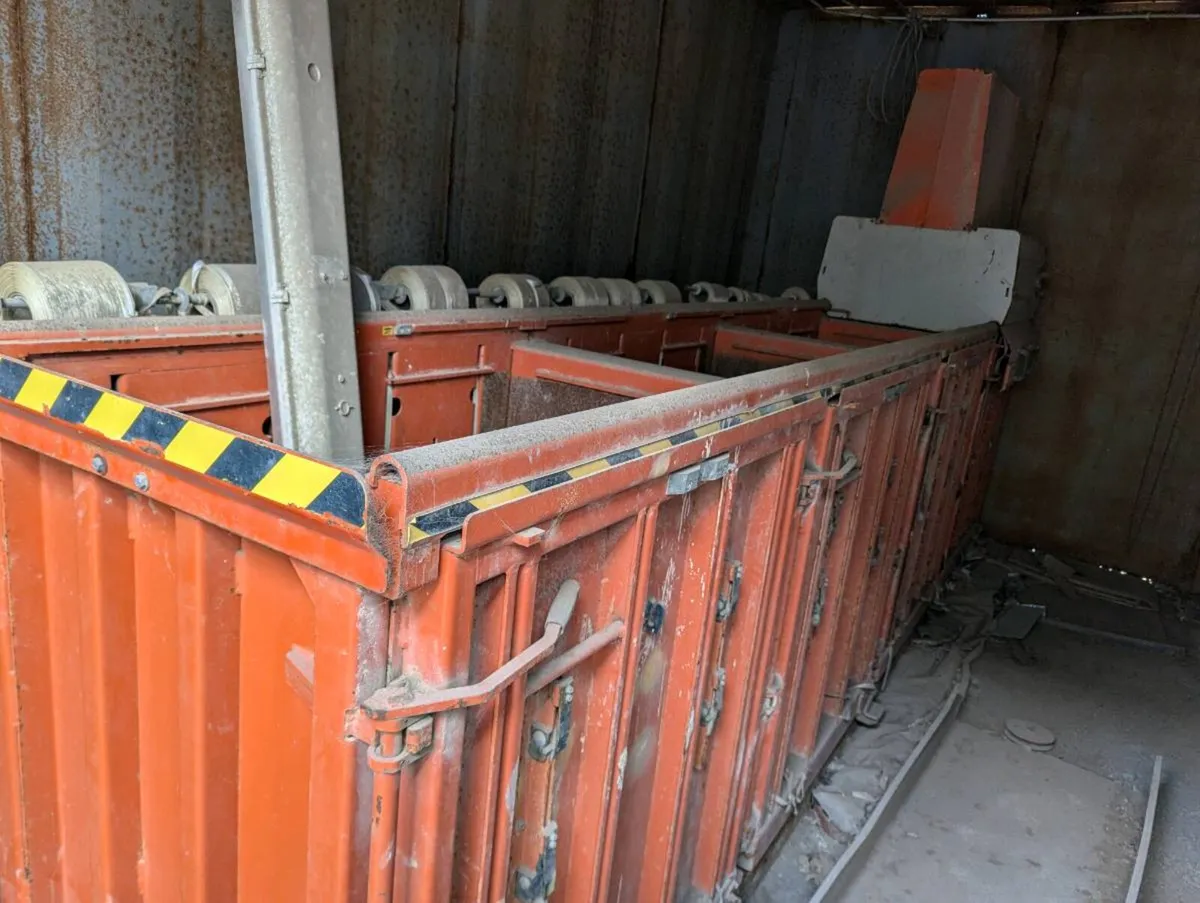 Cardboard baler - Image 1