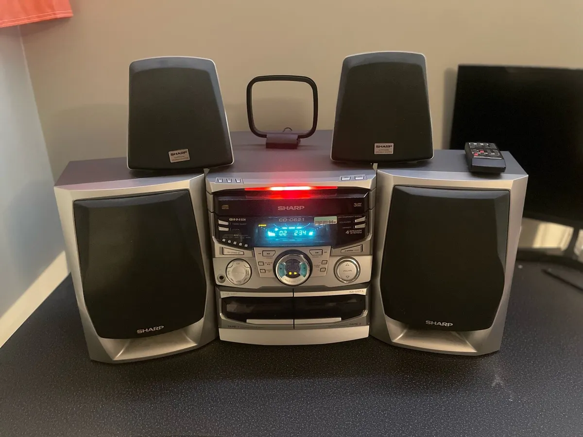 SHARP CD-621 with full speaker set - Image 1