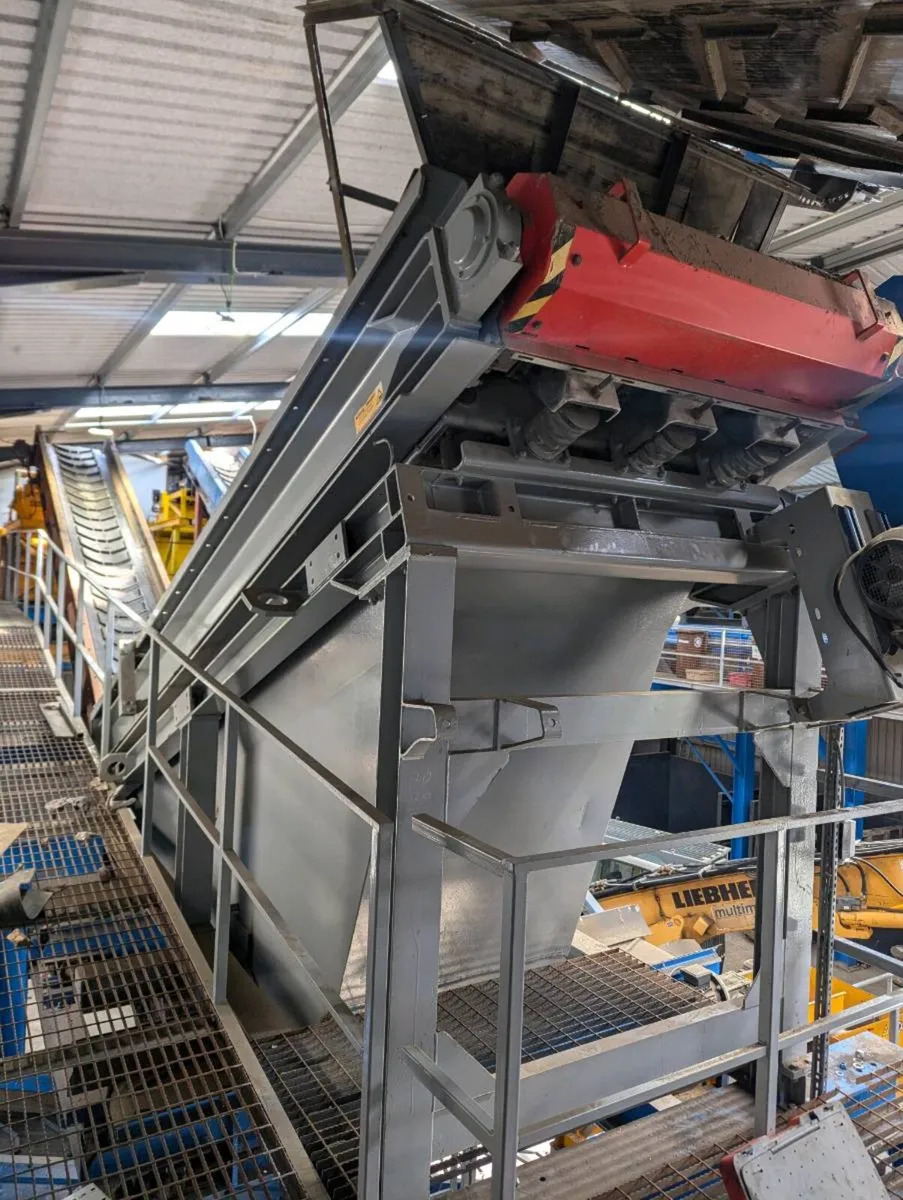 Screen Deck - Image 1