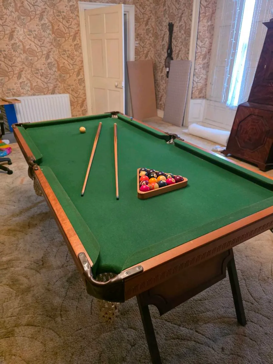 Pool table - Image 1
