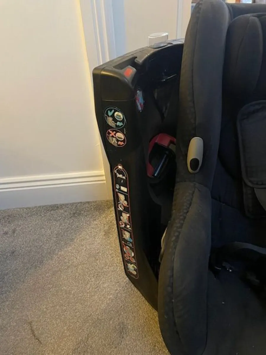 Maxi Cosi Axiss Car seat - Image 1