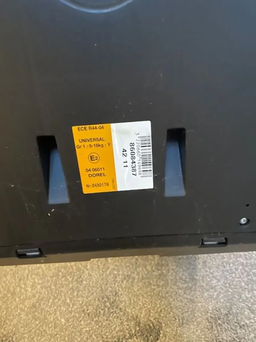 Maxi Cosi Axiss Car seat - Image 3