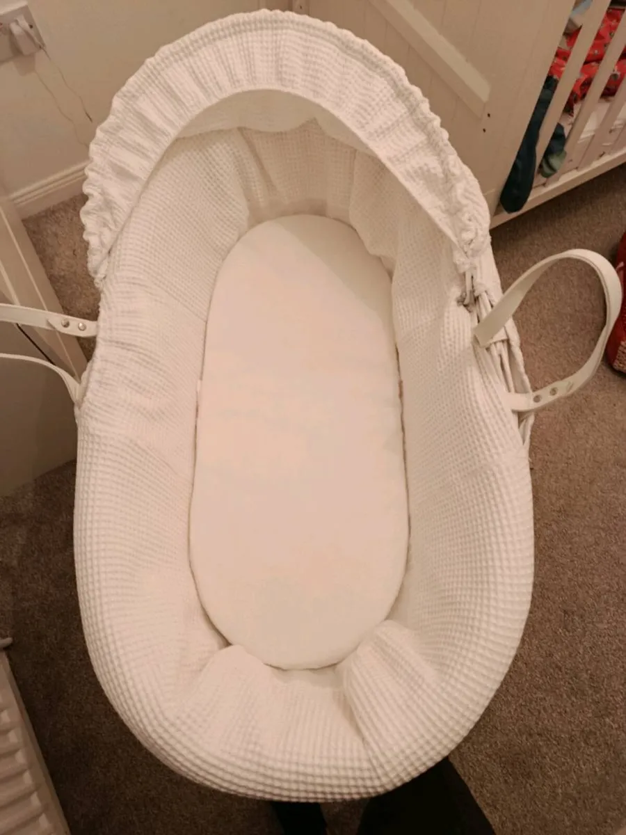 Moses Basket and Stand Excellent condition - Image 1
