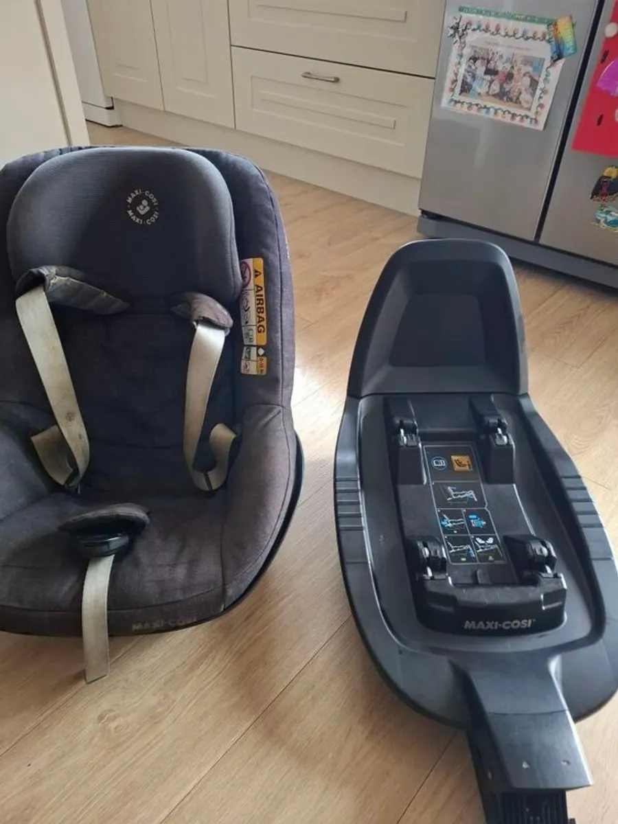 Maxi Cosi Seat and Isofix - Image 1