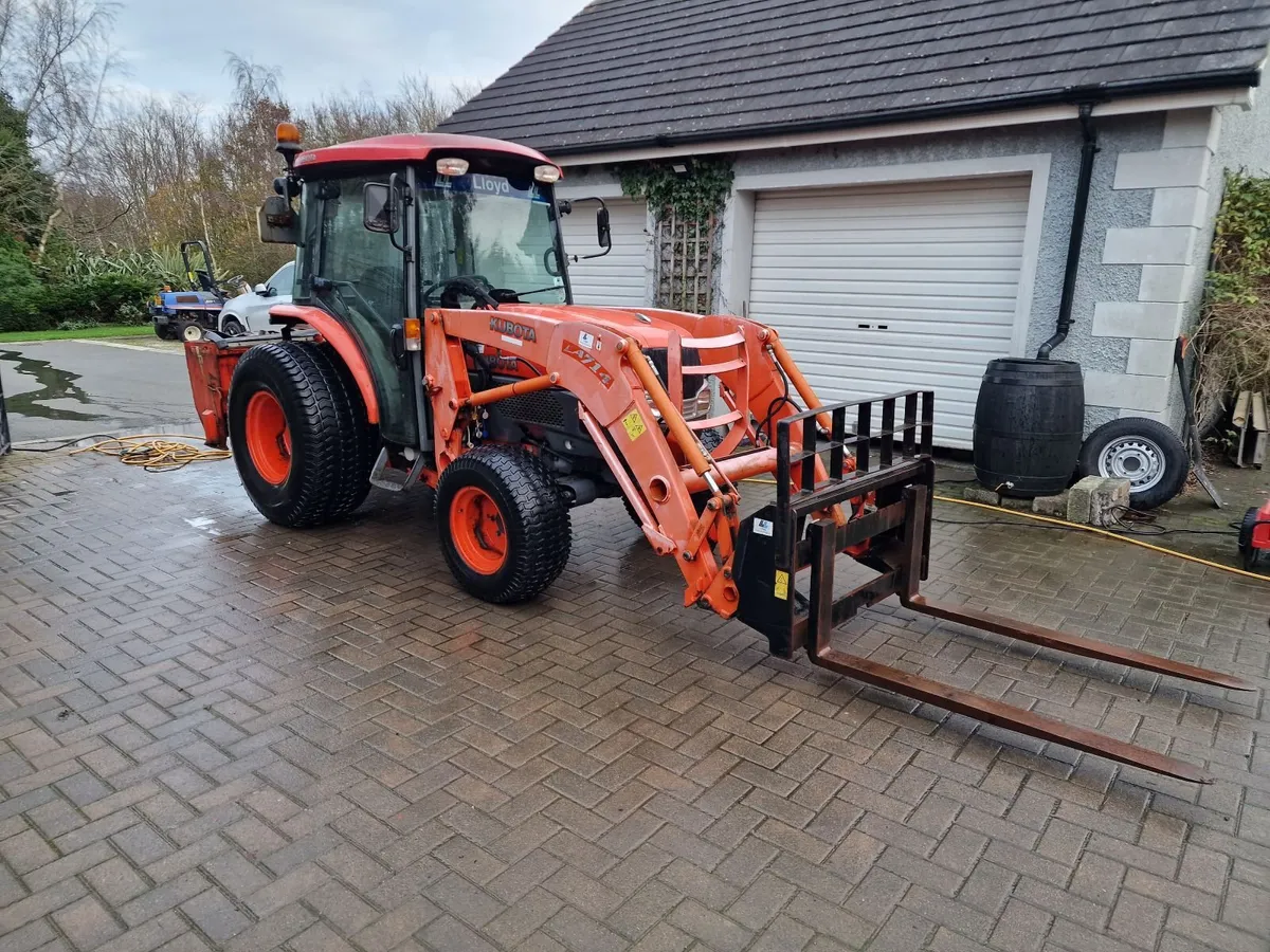 Kubota L4240-II 44hp Compact Tractor 900 hours - Image 1