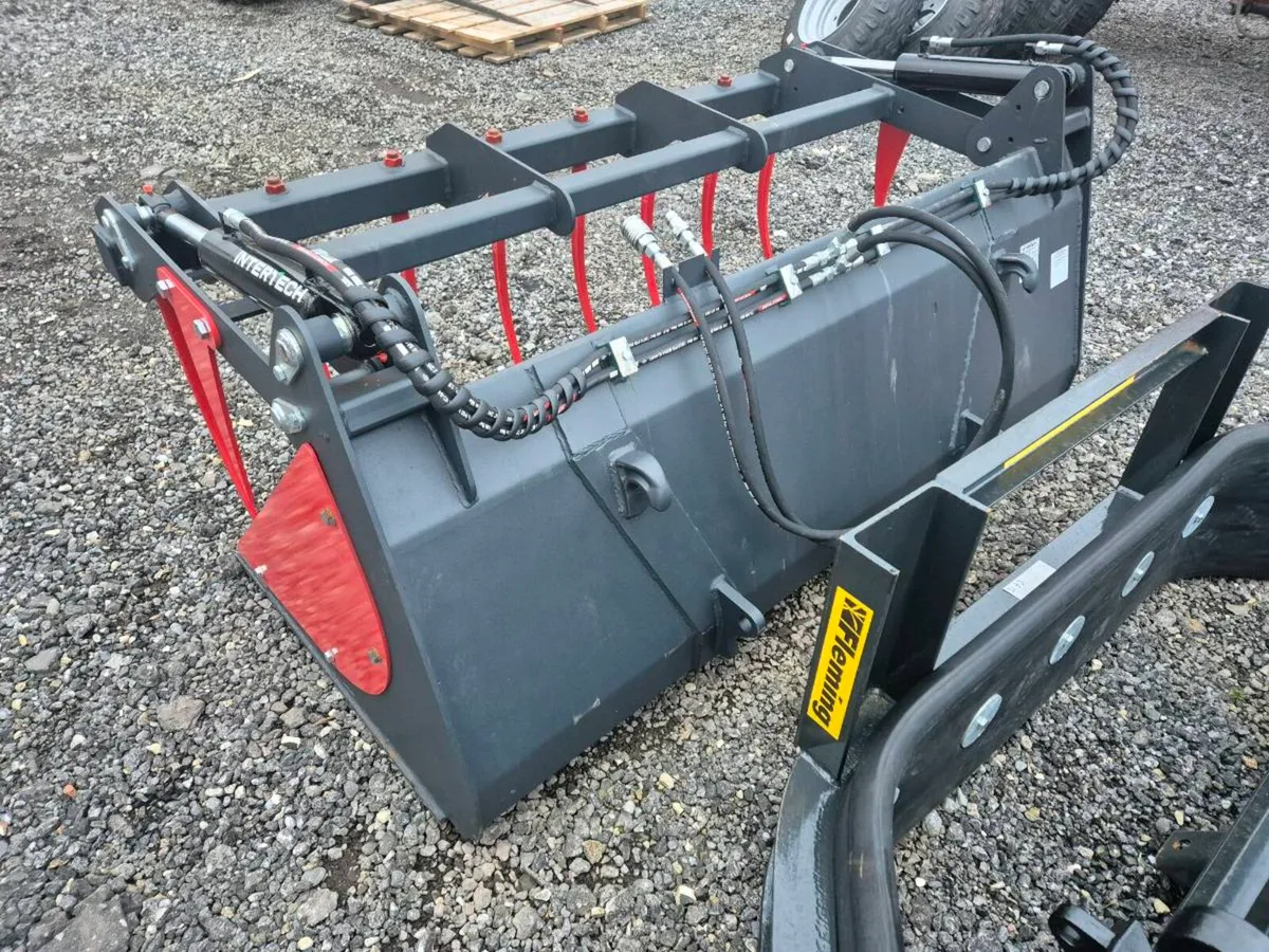 Bucket grabs - Image 2