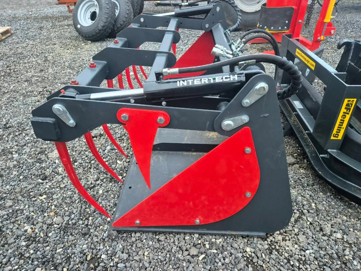 Bucket grabs - Image 3