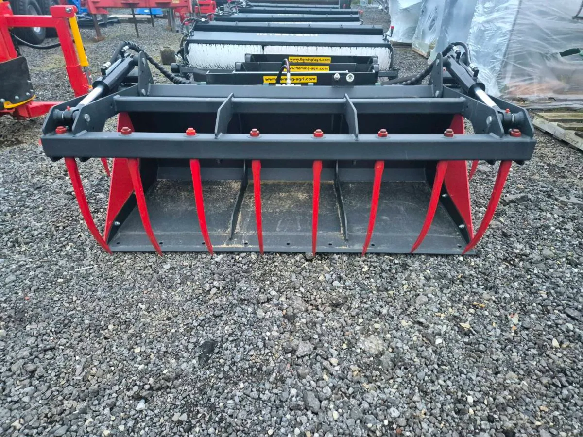 Bucket grabs - Image 4