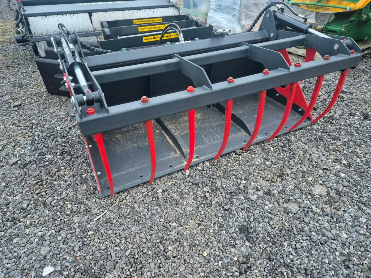 Bucket grabs - Image 1