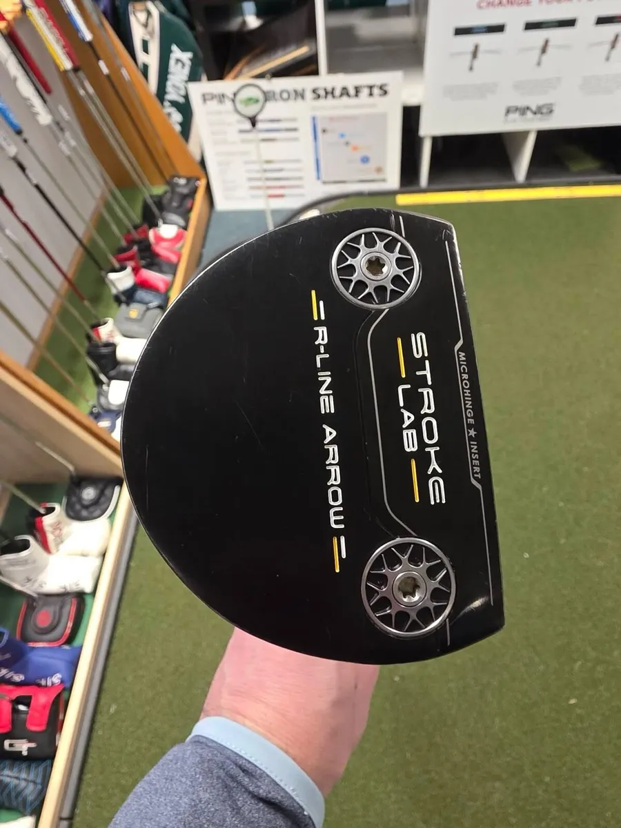 Odyssey Stroke Lab R-Line Arrow Putter - Image 1