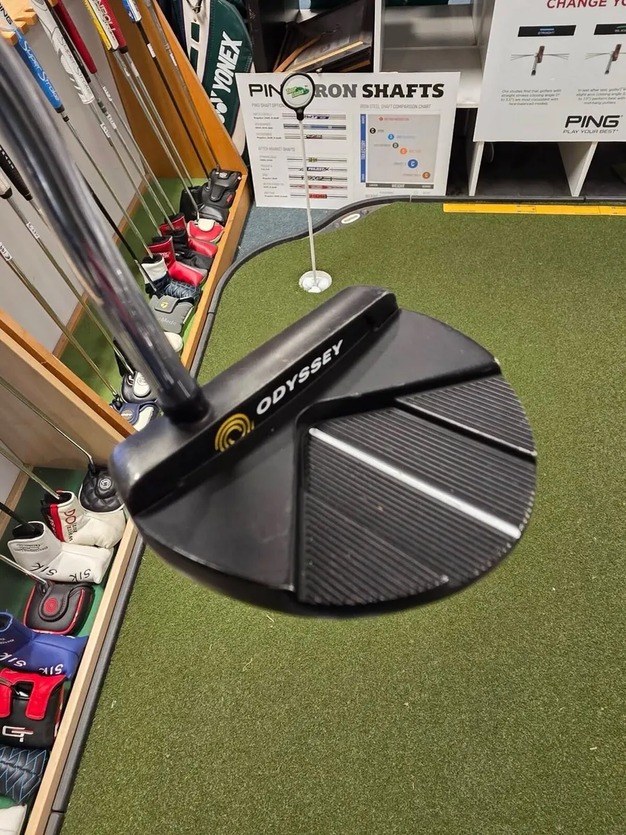 Odyssey Stroke Lab R-Line Arrow Putter - Image 3