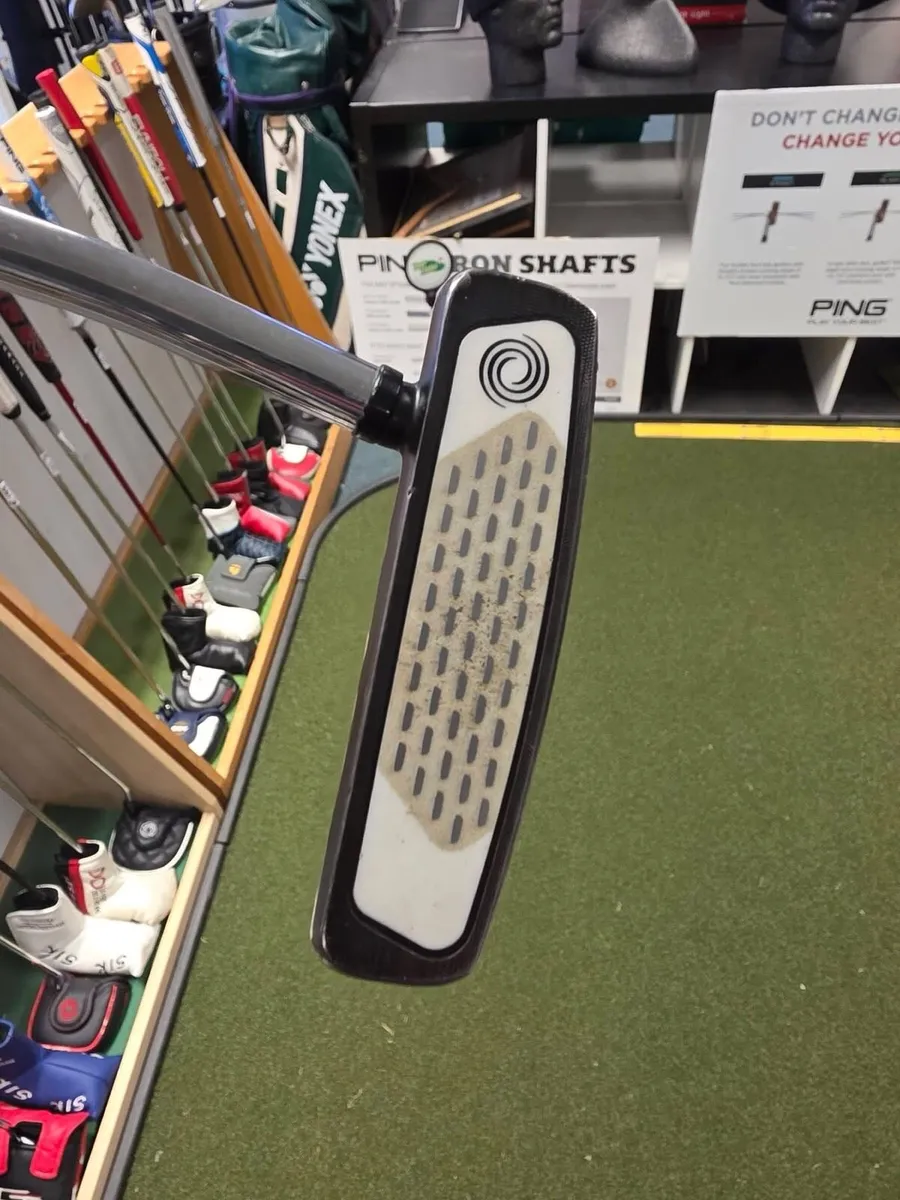 Odyssey Stroke Lab R-Line Arrow Putter - Image 4