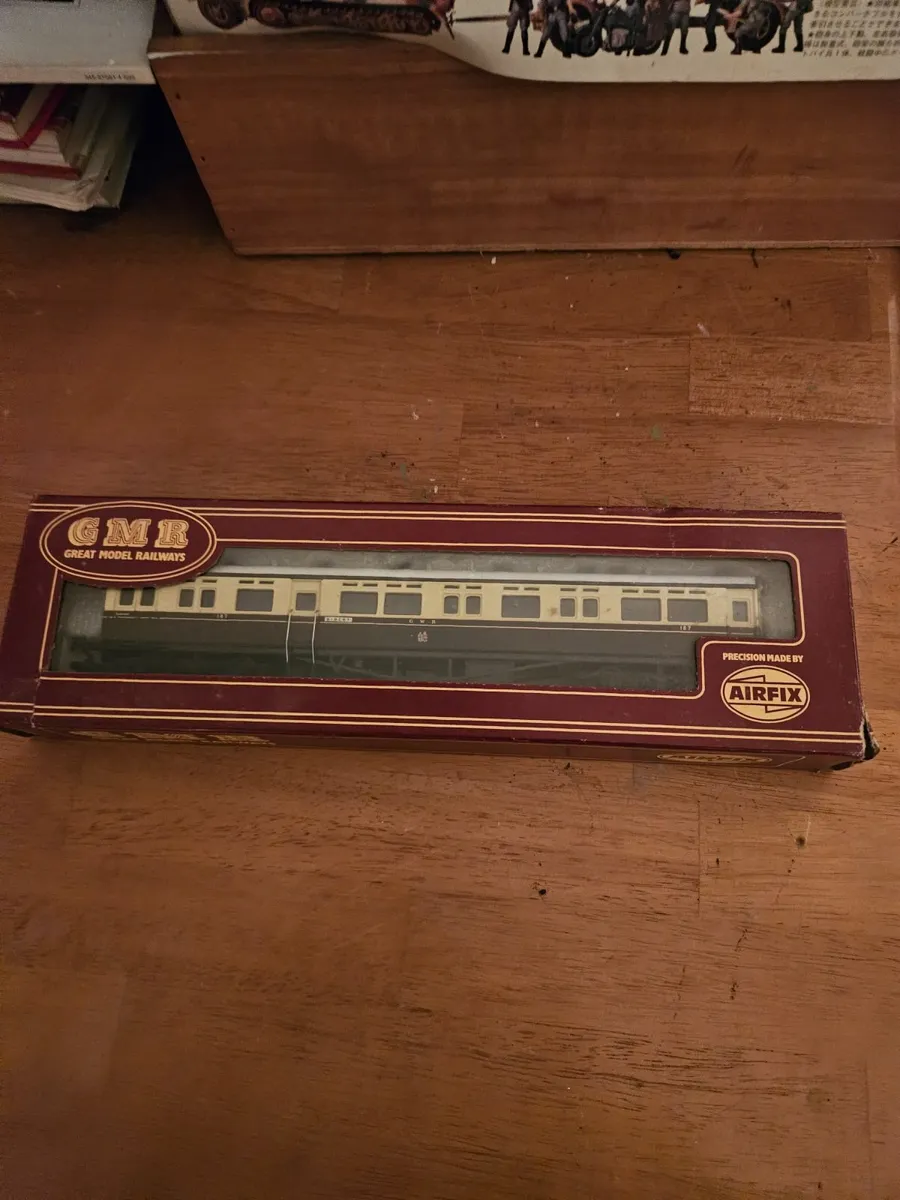 Hornby OO Gauge Carraige - Image 2