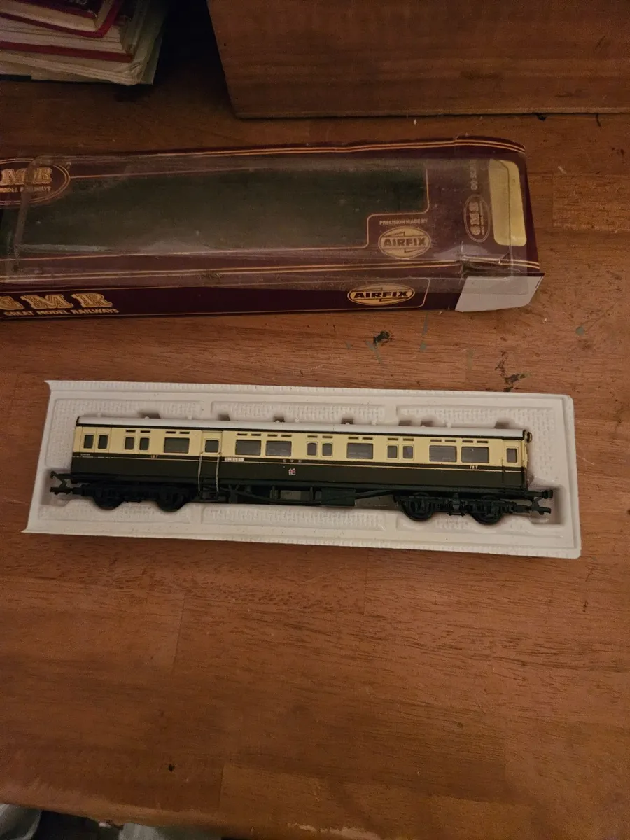Hornby OO Gauge Carraige - Image 1