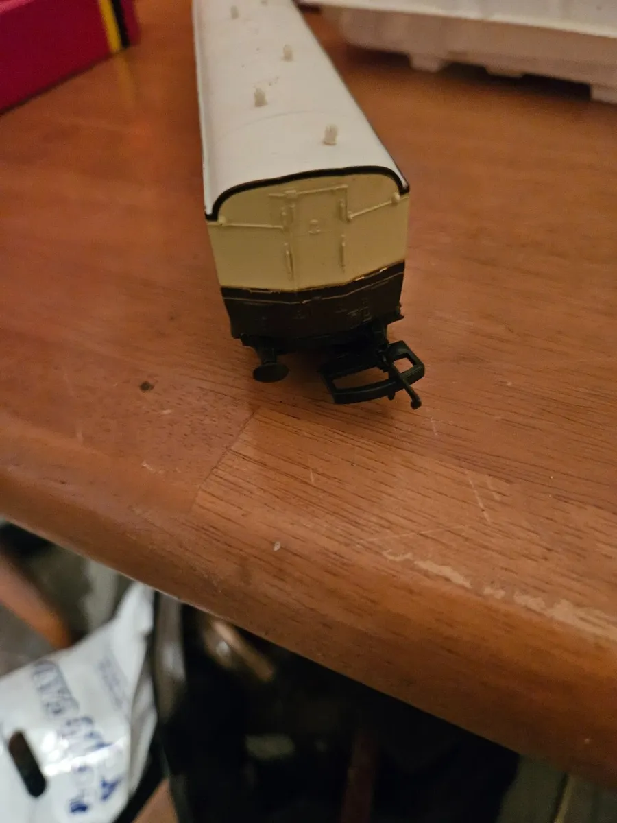Hornby OO Gauge Carraige - Image 4