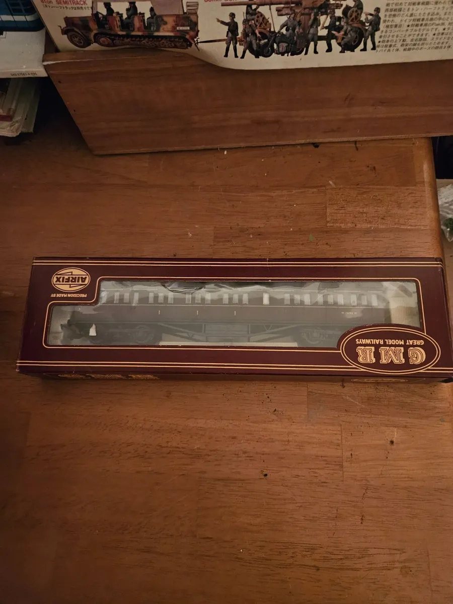 Hornby Airfix OO Gauge Carraige