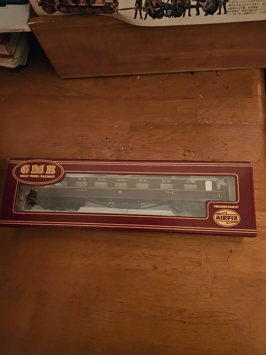 Hornby Airfix OO Gauge Carraige