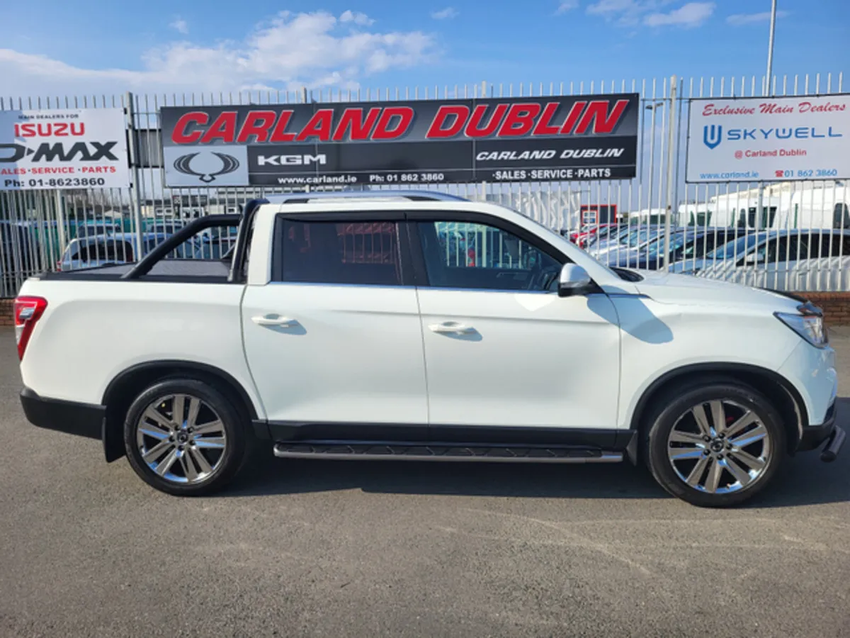 (6 Mts warranty) EL 2.2 DSL MT P/T 4WD 4DR - Image 3