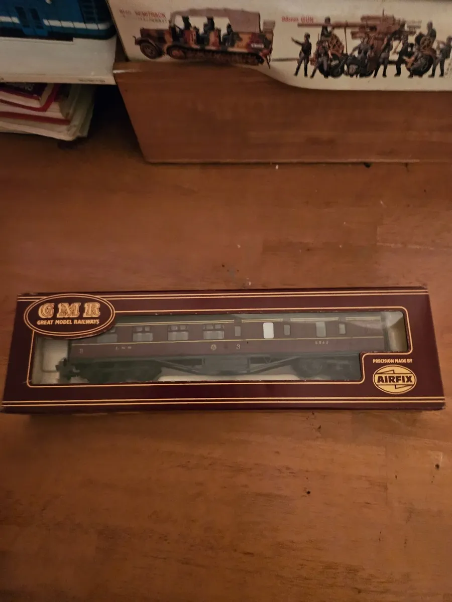 Hornby Airfix OO Gauge Carraige