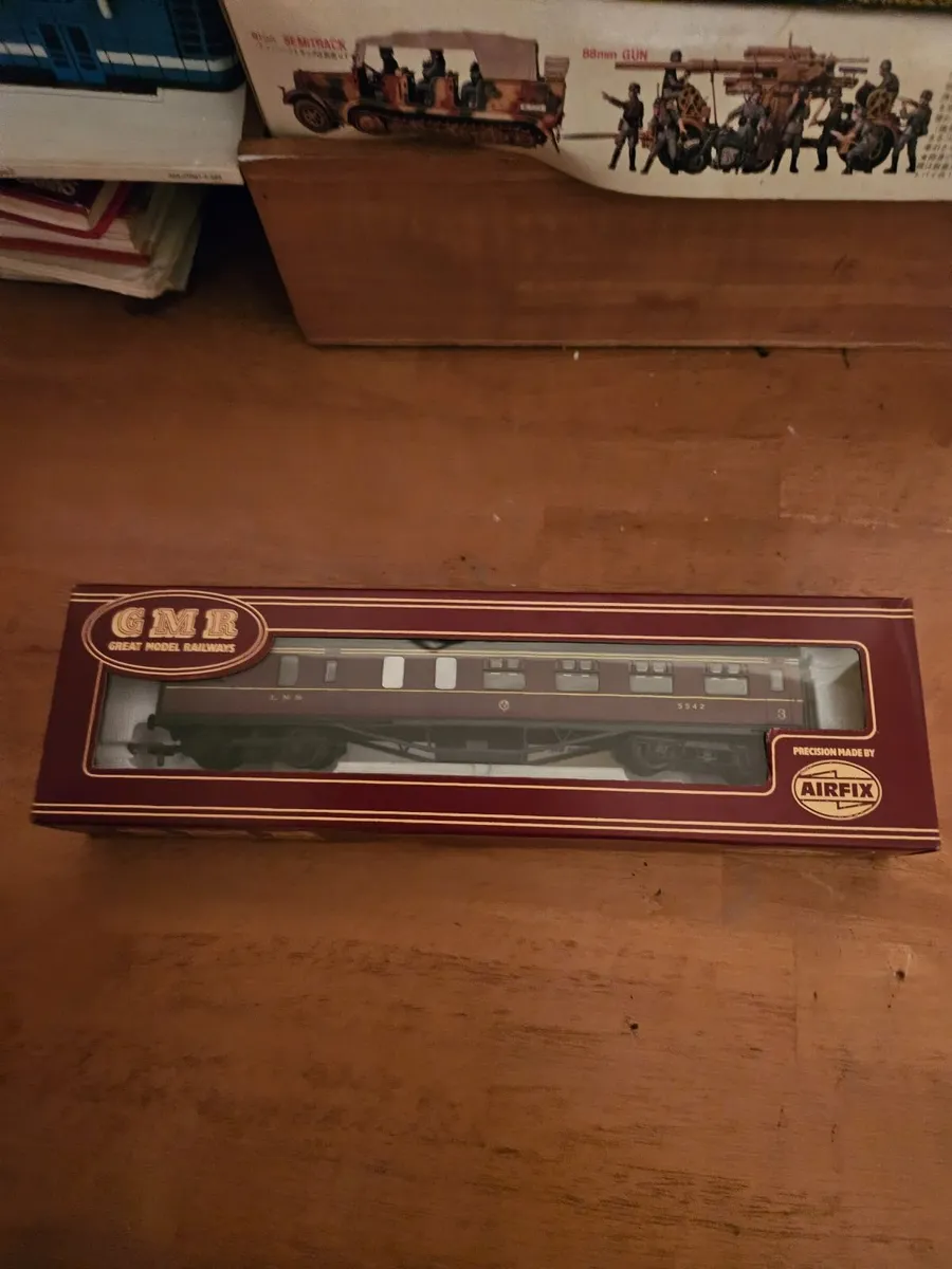 Hornby Airfix OO Gauge Carraige