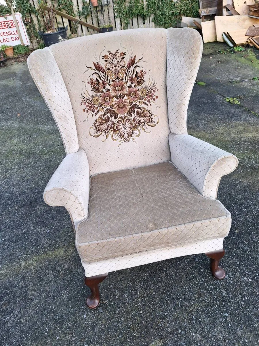 Beautiful Parker Knoll winged back armchair - Image 1