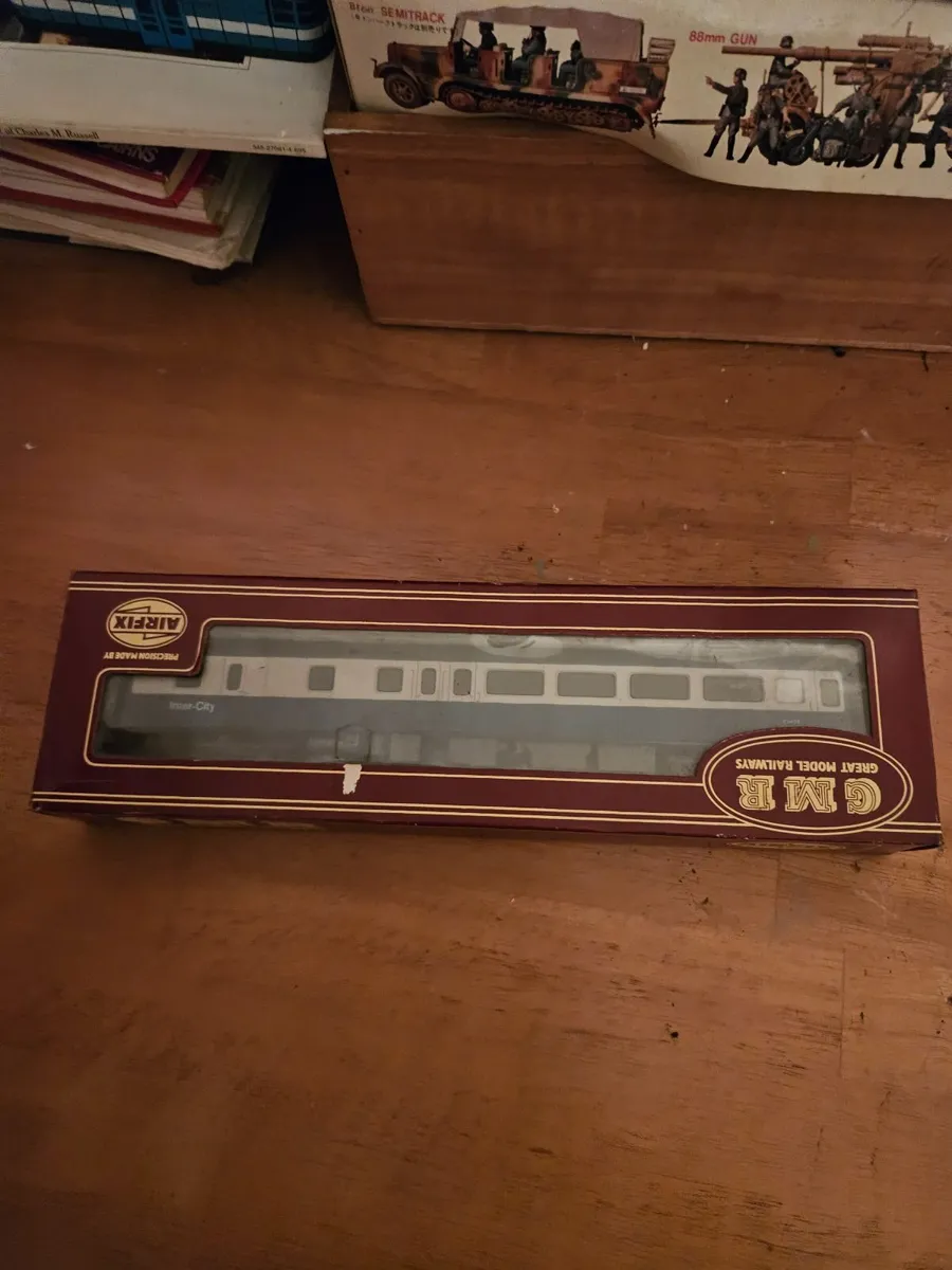 Hornby Airfix OO Gauge Carraige