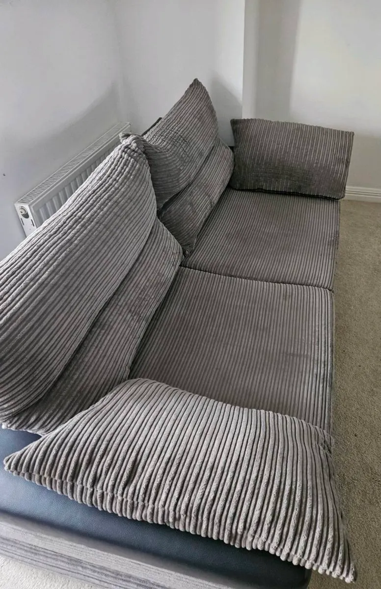 Sofa for sale - Image 4