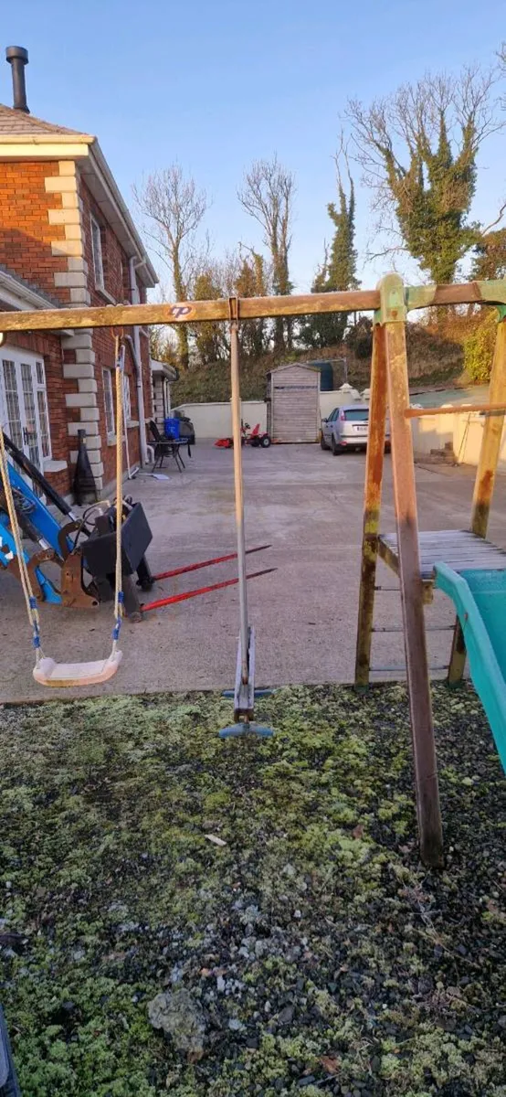 Swing set - Image 1