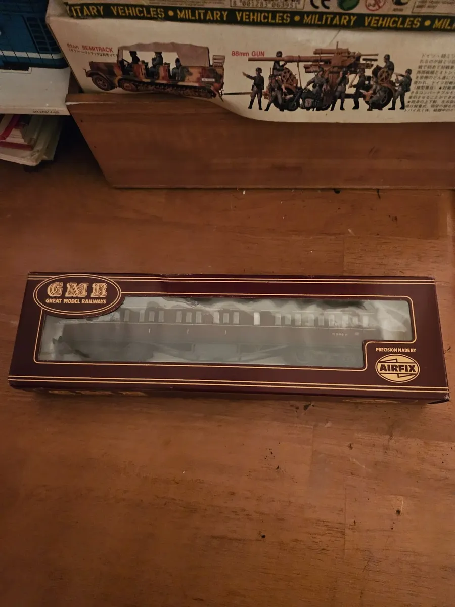 Hornby Airfix OO Gauge Carraige