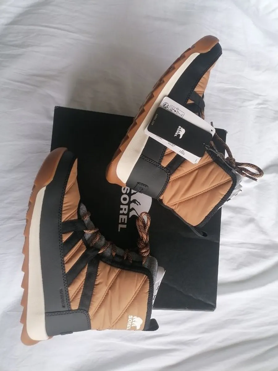 Sorel waterproof snow boots - Image 1