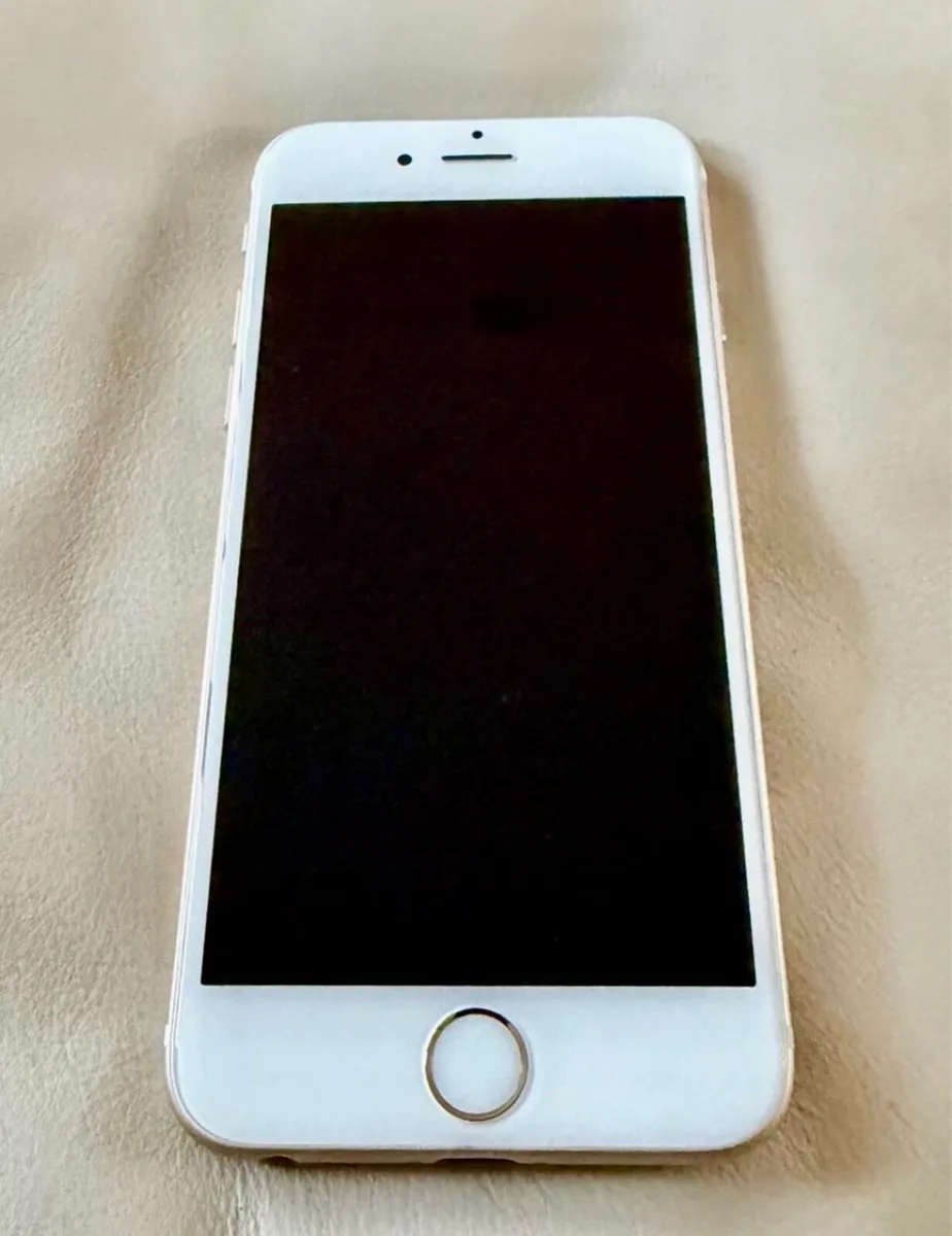 iPhone 6 - Image 1