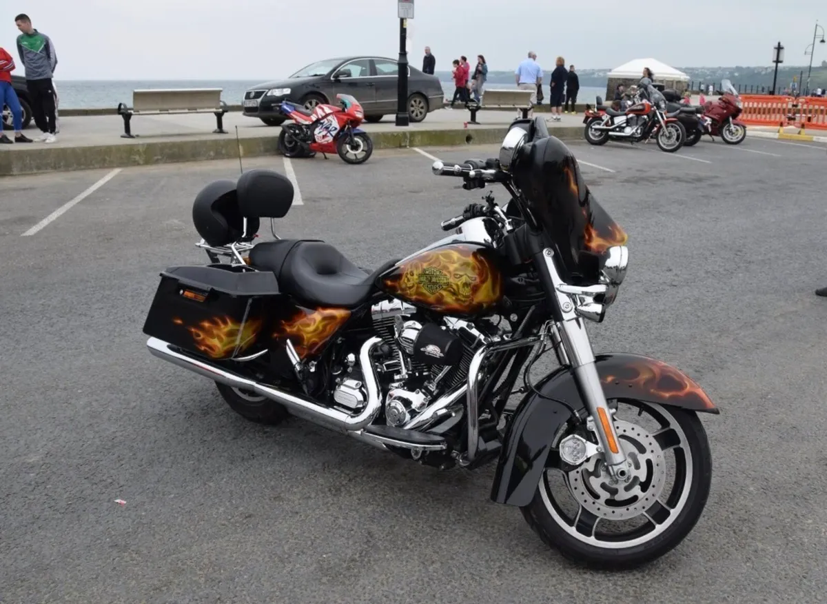 2013 Harley Davidson Streetglide FLHX - Image 2