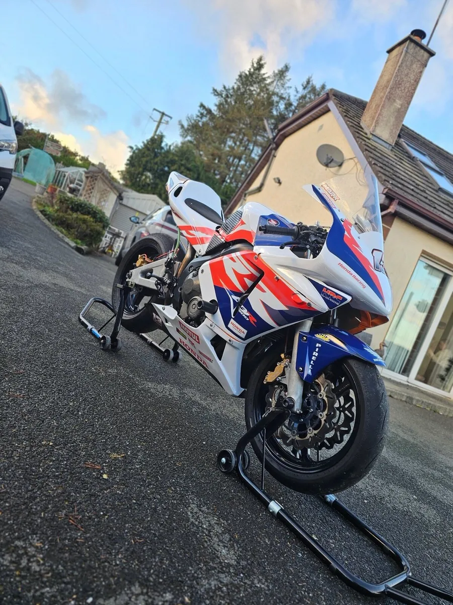 Cbr 600rr - Image 4