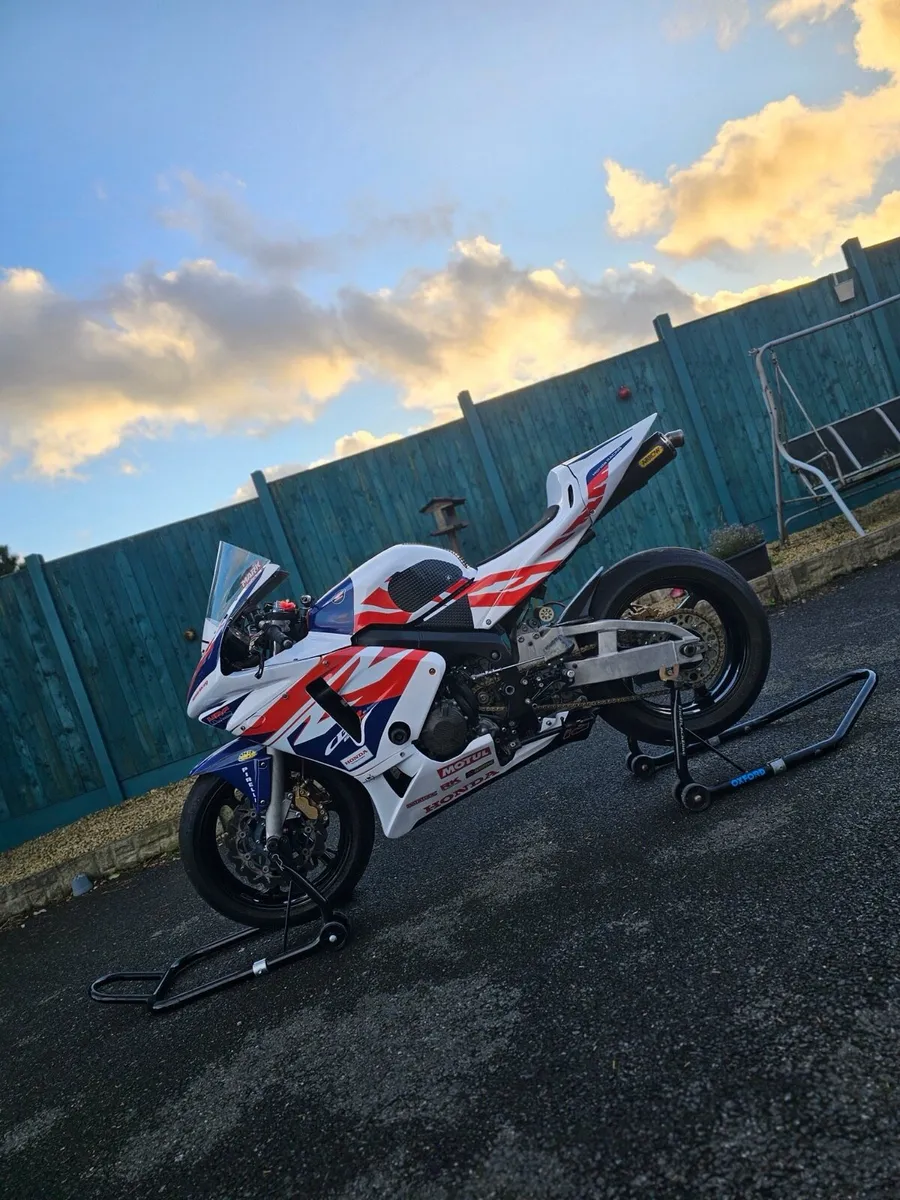 Cbr 600rr - Image 1