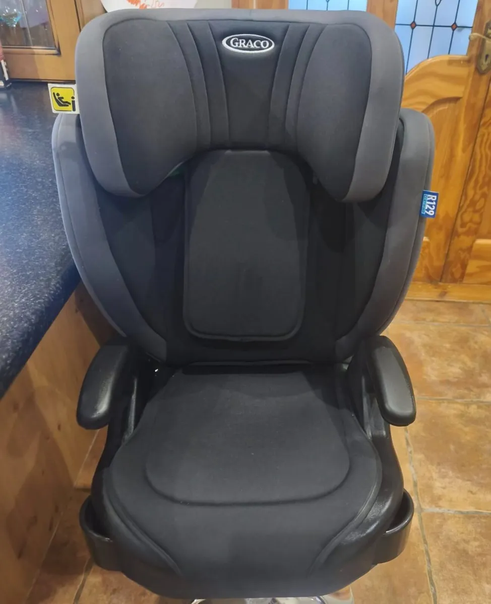 Car booster seat - Image 1