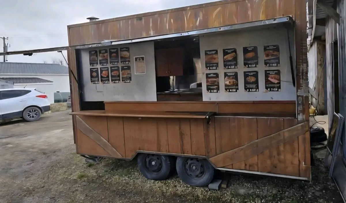 Stainless Steel Food Trailer 4m – Grate Base - Image 1