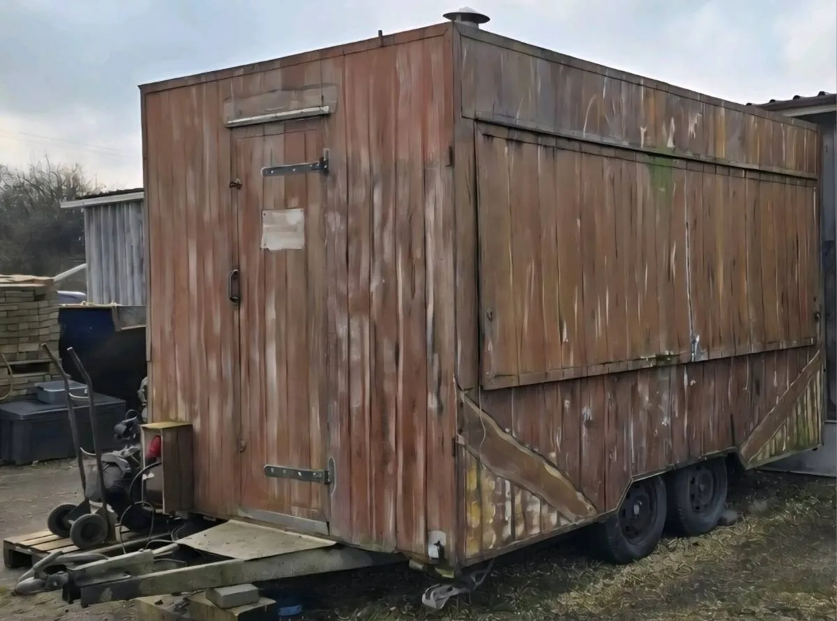 Stainless Steel Food Trailer 4m – Grate Base - Image 2