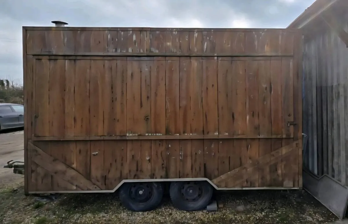 Stainless Steel Food Trailer 4m – Grate Base - Image 3