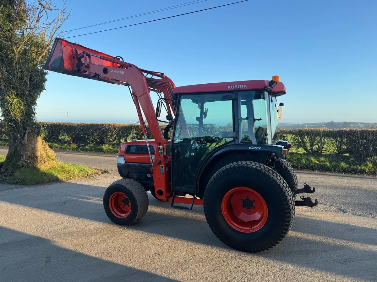 Kubota Compact Tractor with Front Loader - Image 4