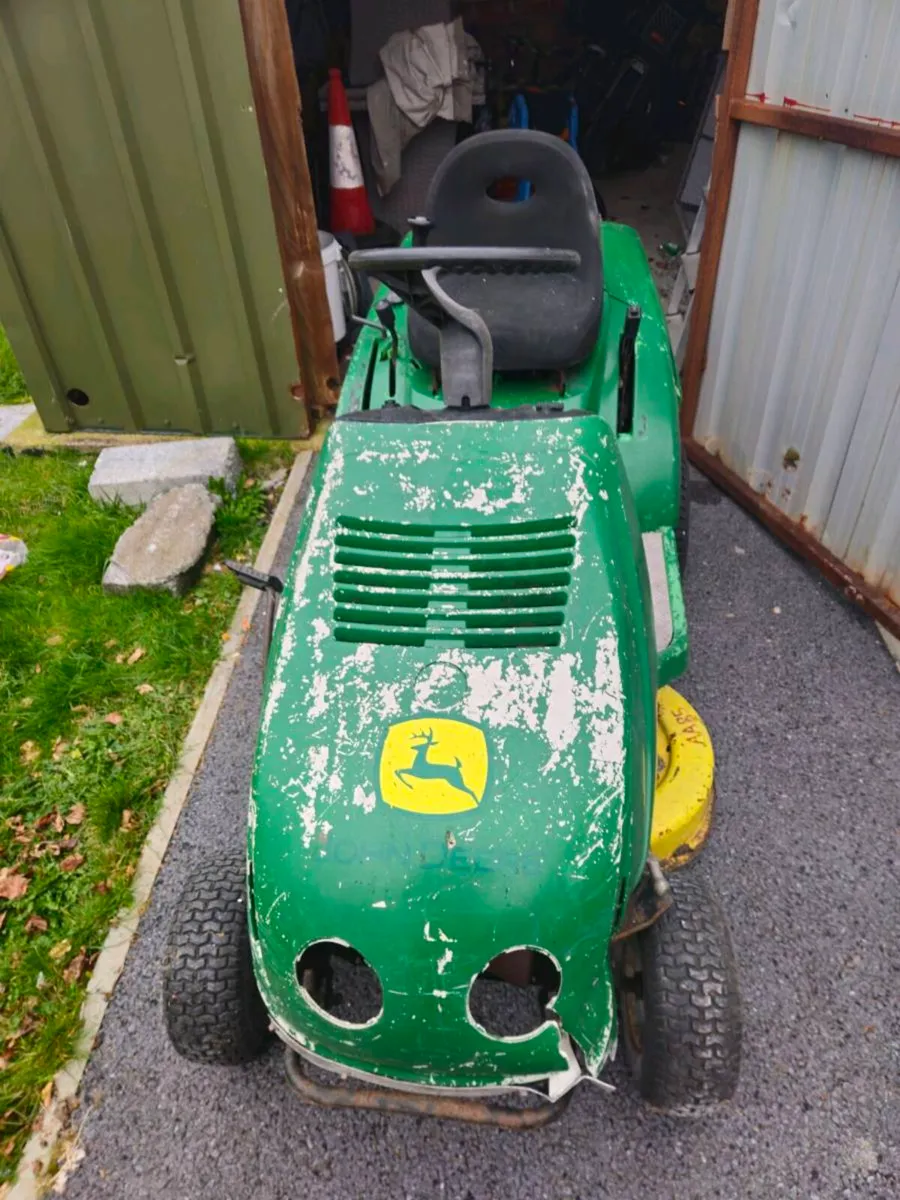 Castlegarden Ride on Mower - Image 3