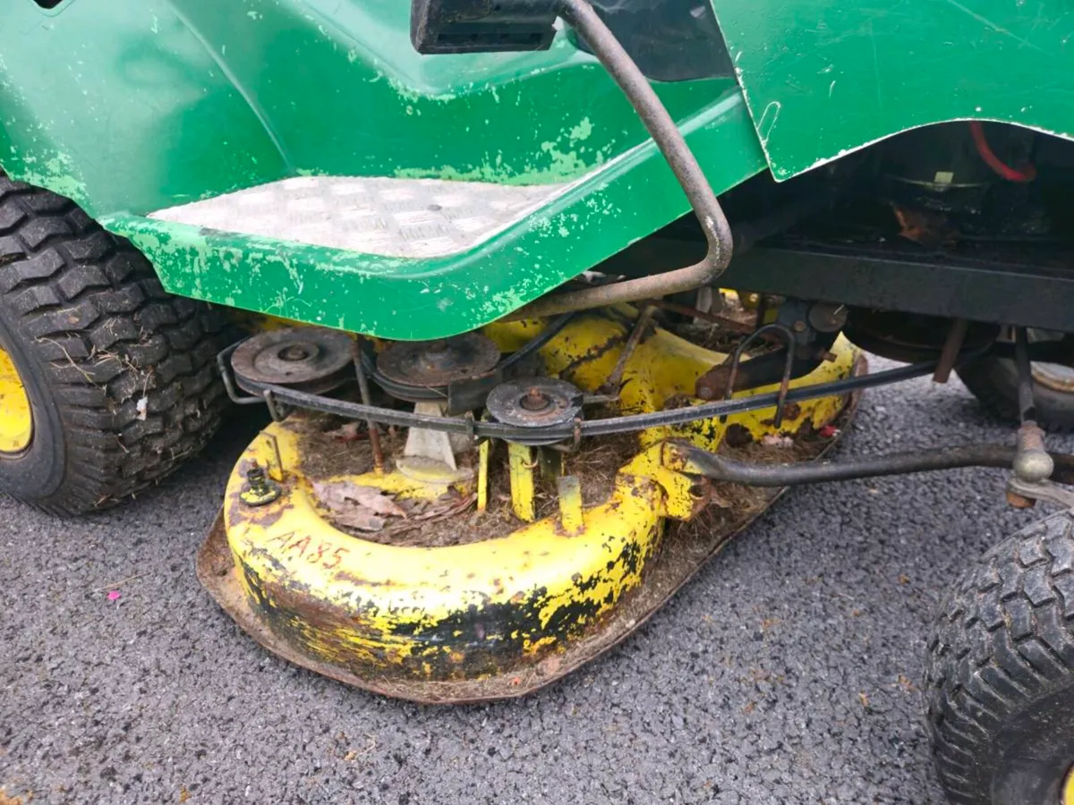 Castlegarden Ride on Mower - Image 4