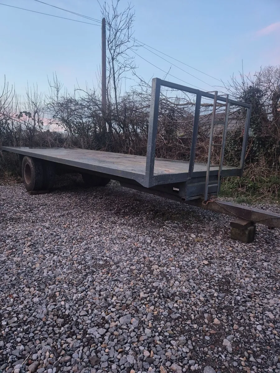 Bale trailer - Image 1