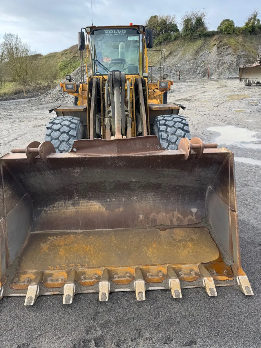 2004 VOLVO L180E LOADING SHOVEL - Image 1