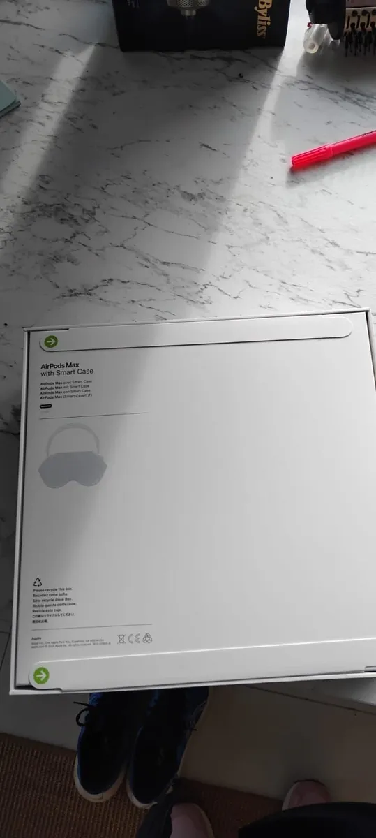 Apple AirPods Max (2nd Gen) - Midnight - Image 2