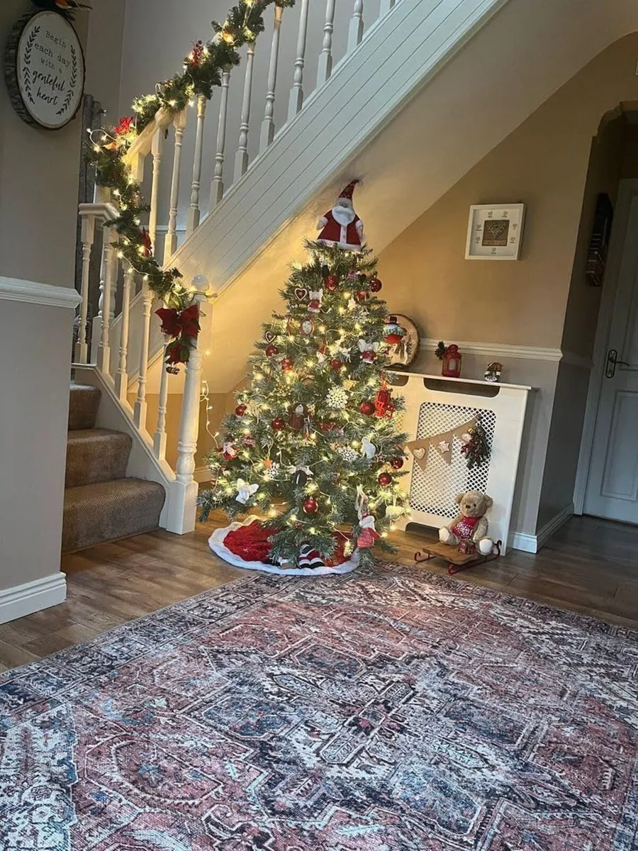 Large Classic Traditional Distressed Living Room - Image 3
