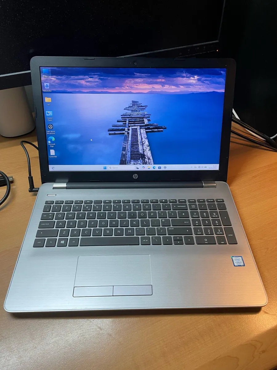 Hp laptop i5 pro 8/256 windows 11 - Image 1