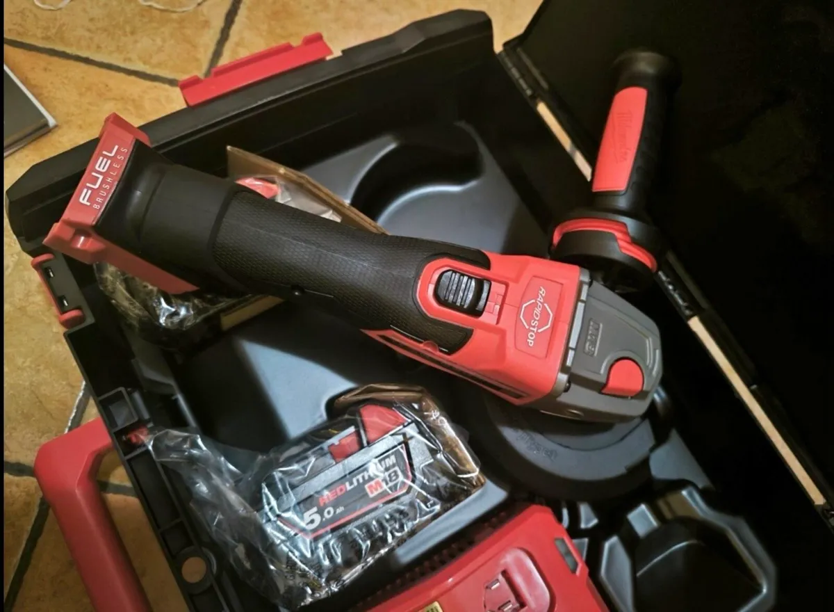 Milwaukee M18Fuel Grinder, 5ah Battery and Charger - Image 1