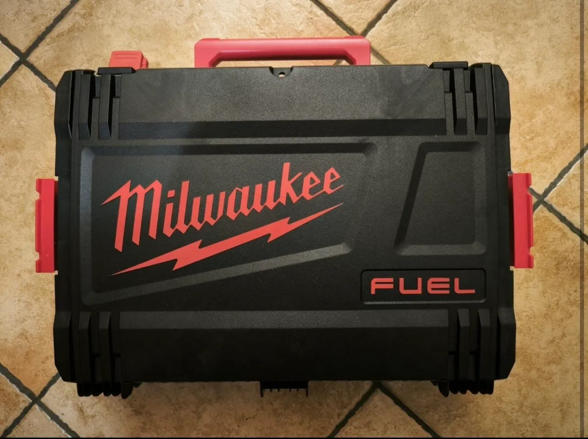 Milwaukee M18Fuel Grinder, 5ah Battery and Charger - Image 2