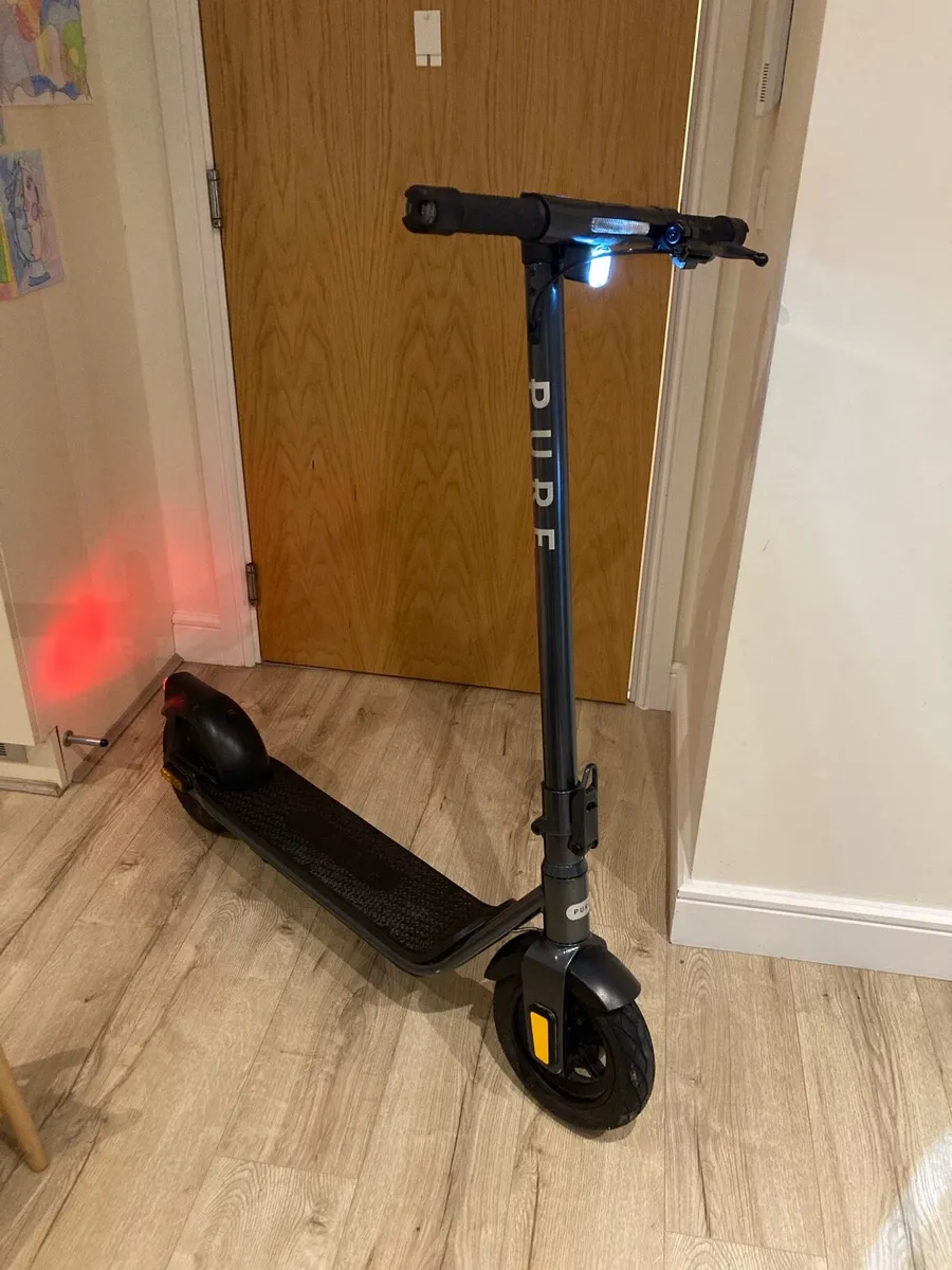 Pure Air3 Pro Electronic Scooter - Image 1