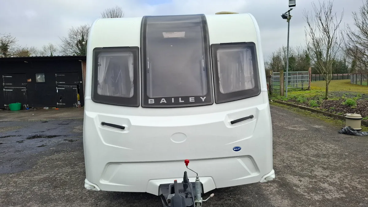 Bailey Phoenix 6 berth caravan - Image 2